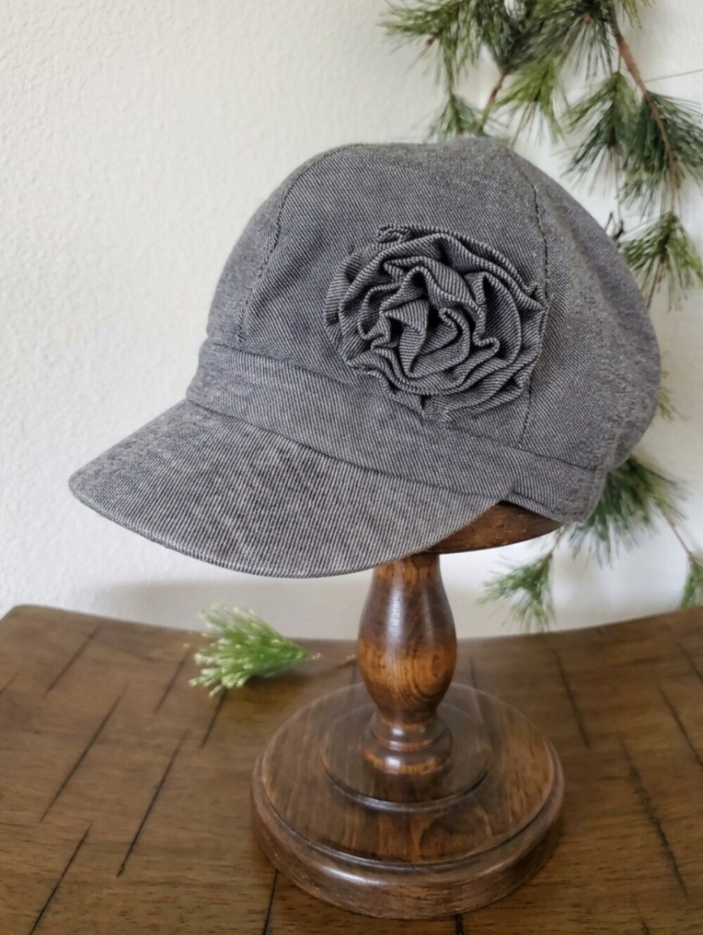 Relativity Gray Newsboy Cap Baker Boy Cabbie Visor Hat 3D Denium Flower Accent